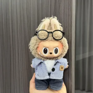 Ropa para Labubu pantalón con camisa celeste lentes